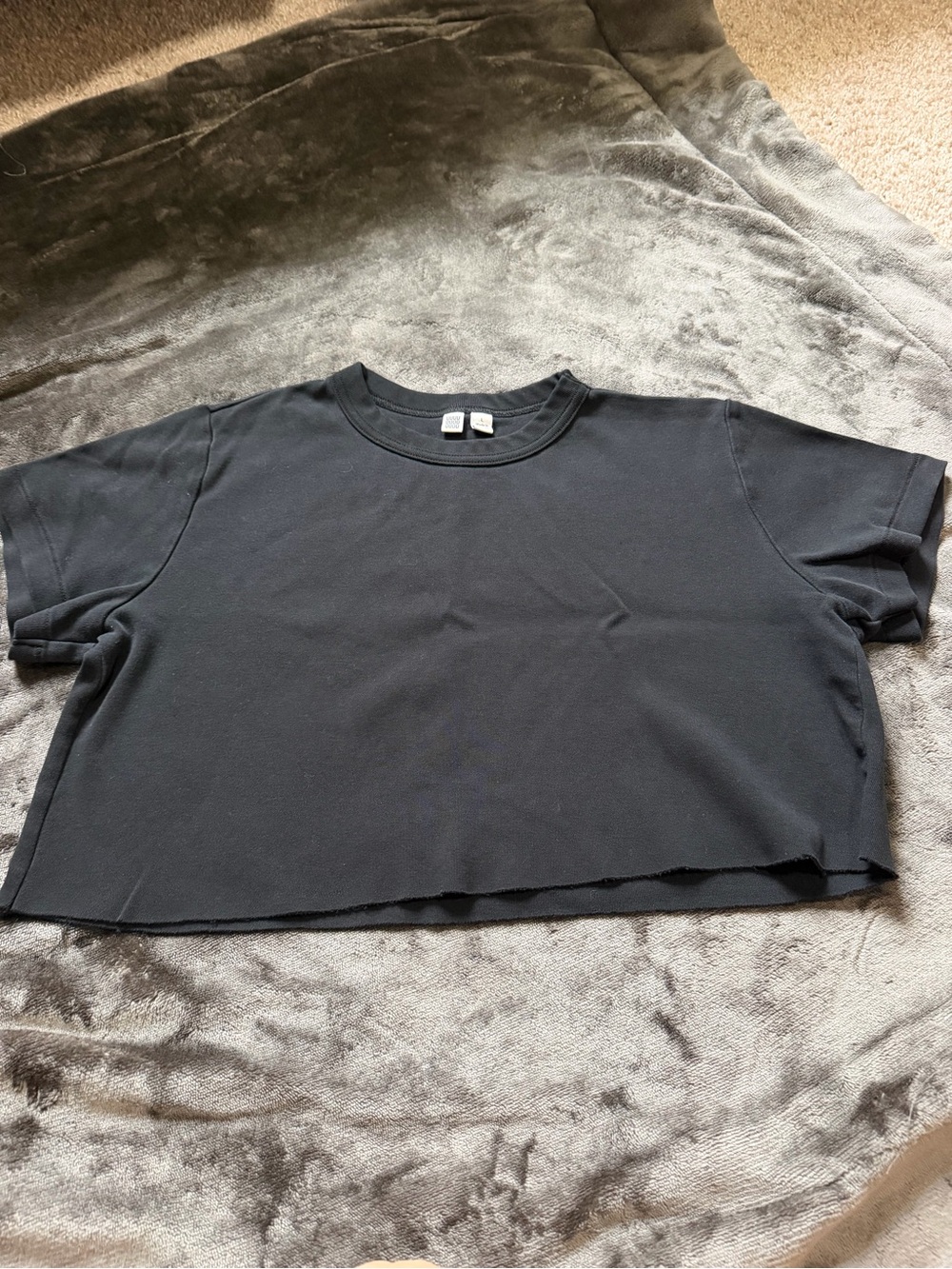 Black Cropped Short Sleeve Tee - Casual Crop Top raw hem